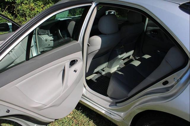 Photo of 2011 Classic Silver Metallic Toyota Camry