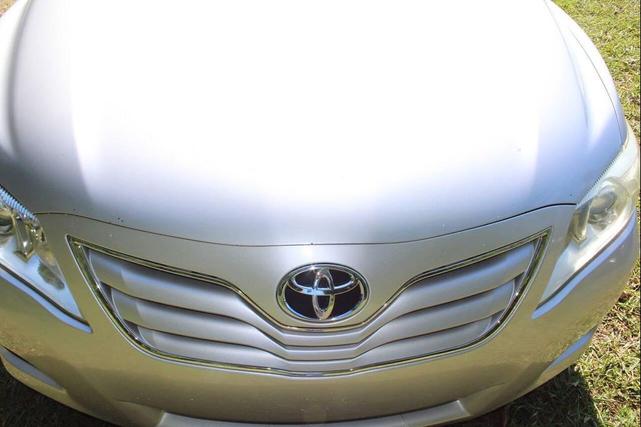 Photo of 2011 Classic Silver Metallic Toyota Camry