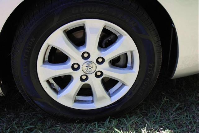 Photo of 2011 Classic Silver Metallic Toyota Camry