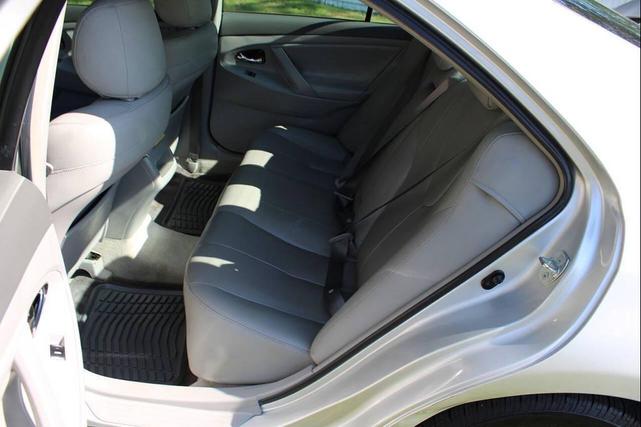 Photo of 2011 Classic Silver Metallic Toyota Camry