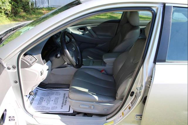 Photo of 2011 Classic Silver Metallic Toyota Camry
