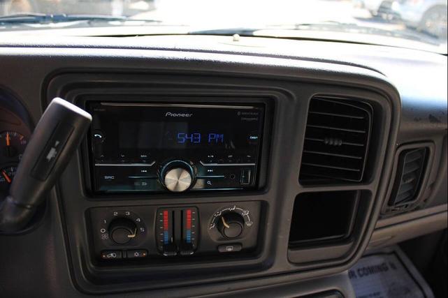 Photo of 2003 Dark Gray Metallic Chevrolet Tahoe