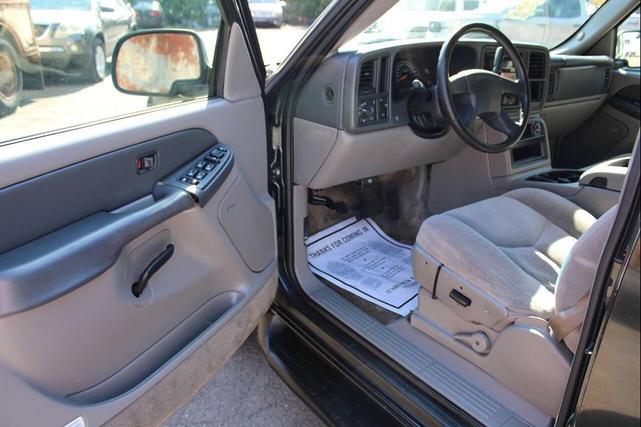 Photo of 2003 Dark Gray Metallic Chevrolet Tahoe