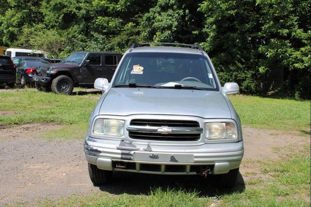 Photo of 2004 Silverleaf Metallic Chevrolet Tracker