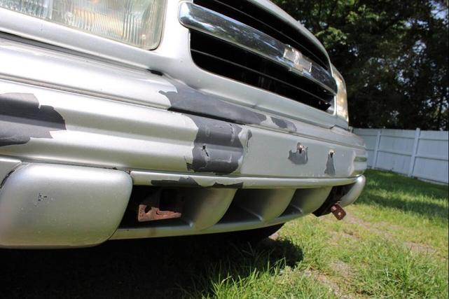 Photo of 2004 Silverleaf Metallic Chevrolet Tracker