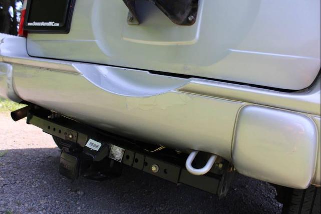 Photo of 2004 Silverleaf Metallic Chevrolet Tracker