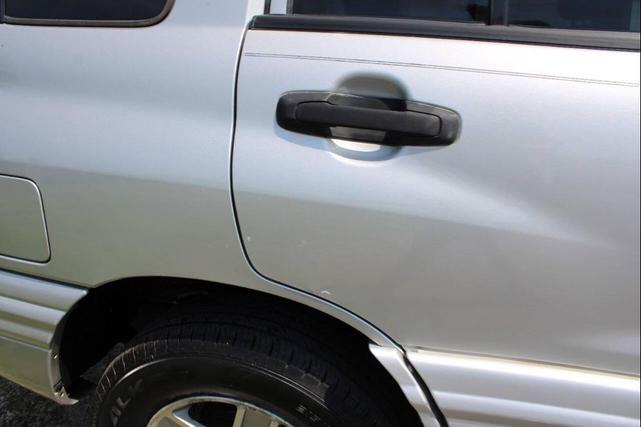 Photo of 2004 Silverleaf Metallic Chevrolet Tracker