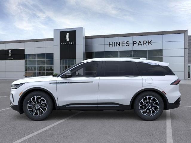 Photo of 2025 White Platinum Metallic Tri-Coat Lincoln Nautilus