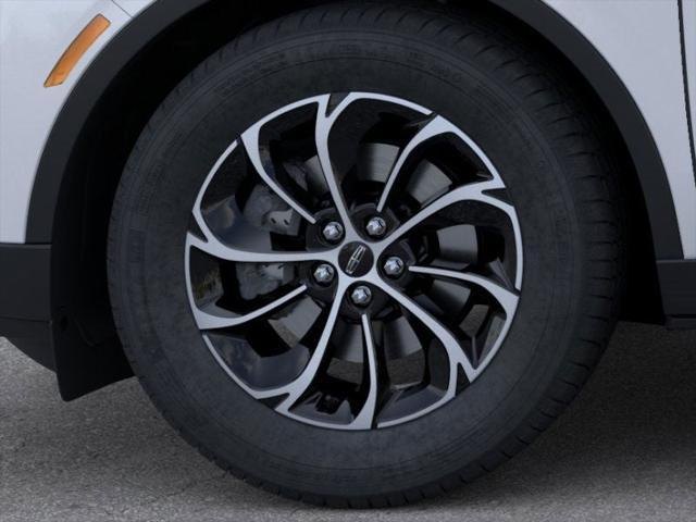 Photo of 2025 White Platinum Metallic Tri-Coat Lincoln Nautilus