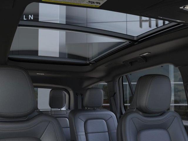 Photo of 2025 Pristine White Metallic Tri-Coat Lincoln Aviator
