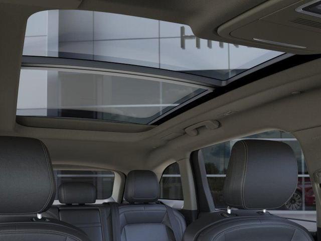 Photo of 2025 Silver Radiance Metallic Clearcoat Lincoln Nautilus