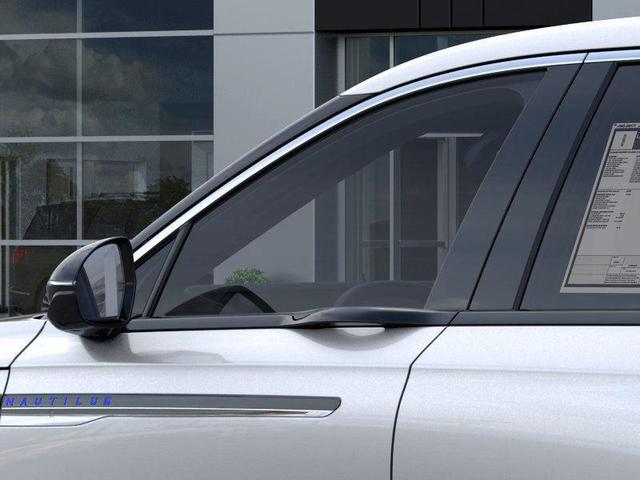 Photo of 2025 Silver Radiance Metallic Clearcoat Lincoln Nautilus