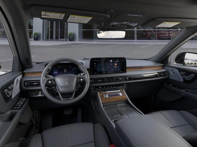 Photo of 2025 Pristine White Metallic Tri-Coat Lincoln Aviator