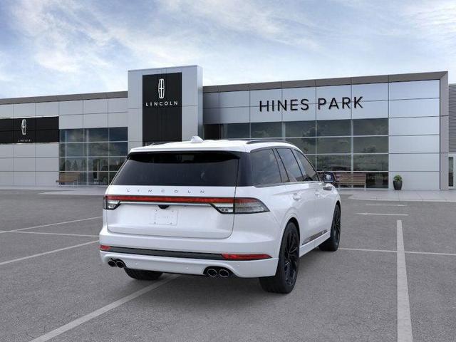 Photo of 2025 Pristine White Metallic Tri-Coat Lincoln Aviator