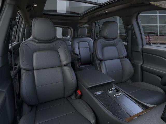 Photo of 2025 Pristine White Metallic Tri-Coat Lincoln Aviator