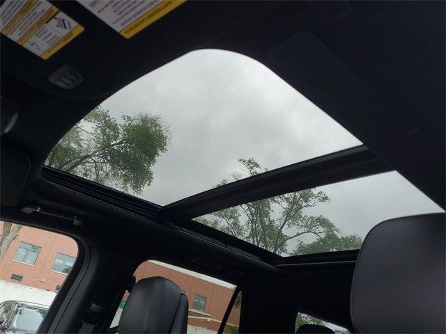 Photo of 2024 Infinite Black Metallic Clearcoat Lincoln Navigator