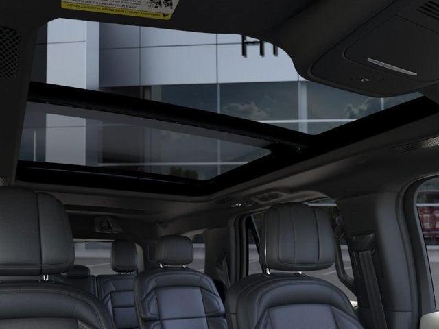 Photo of 2025 Starlight Gray Metallic Lincoln Navigator