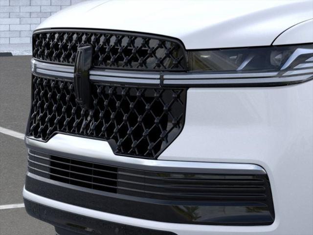 Photo of 2025 Pristine White Metallic Tri-Coat Lincoln Navigator