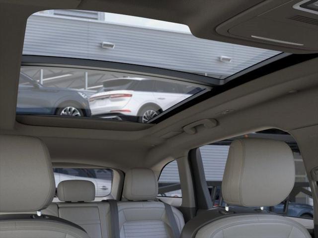 Photo of 2025 Silver Radiance Metallic Clearcoat Lincoln Nautilus