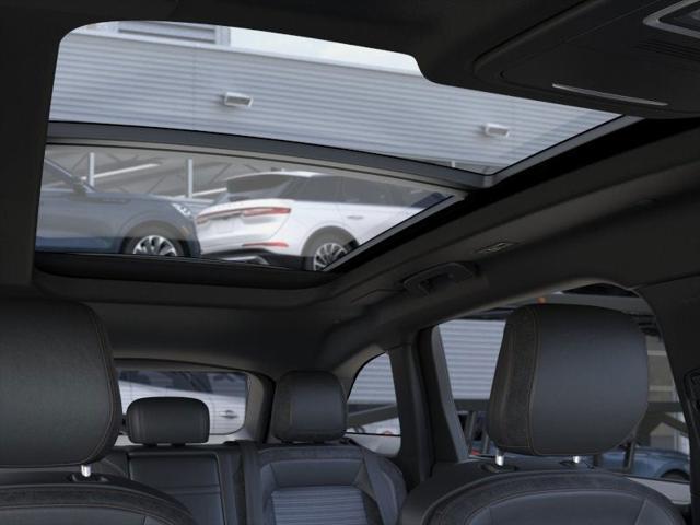 Photo of 2025 Infinite Black Metallic Clearcoat Lincoln Nautilus