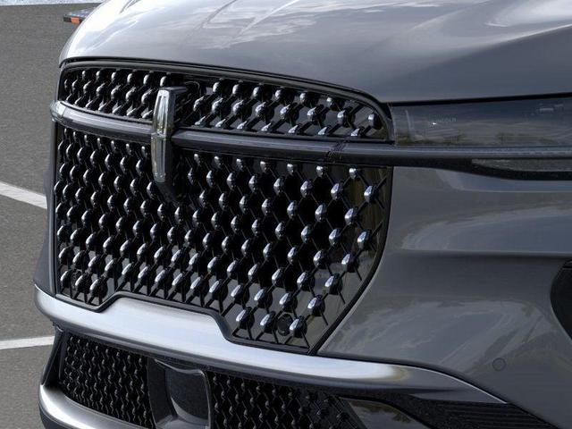 Photo of 2025 Lustrous Gray Metallic Clearcoat Lincoln Nautilus