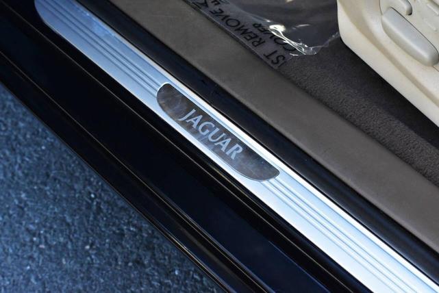 Photo of 2005 Ebony Jaguar S-Type