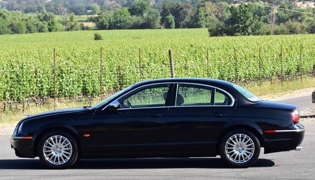 Photo of 2005 Ebony Jaguar S-Type