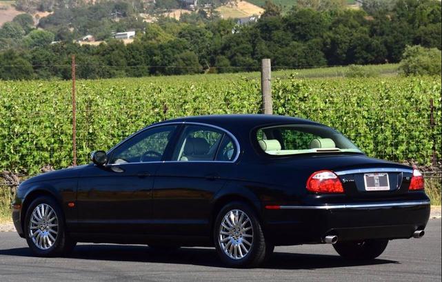 Photo of 2005 Ebony Jaguar S-Type