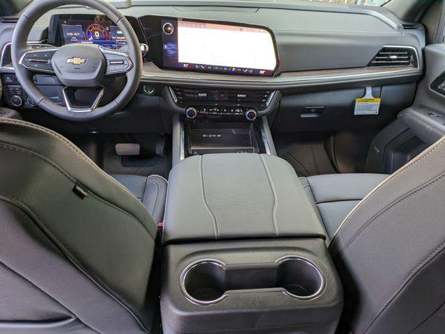 Photo of 2025 Iridescent Pearl Tricoat Chevrolet Suburban
