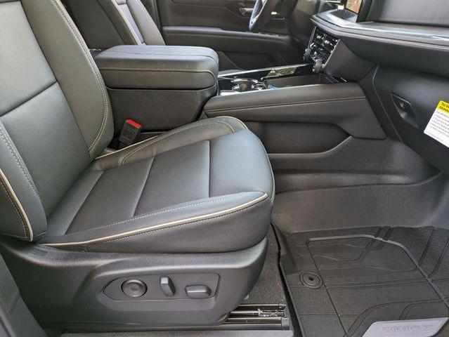 Photo of 2025 Iridescent Pearl Tricoat Chevrolet Suburban