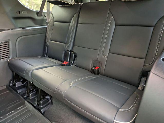 Photo of 2025 Iridescent Pearl Tricoat Chevrolet Suburban