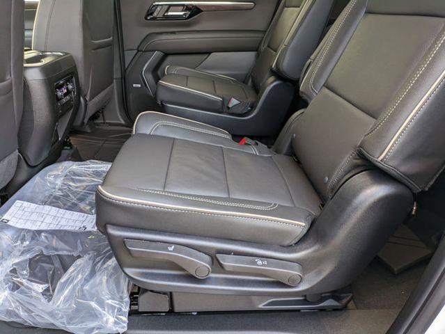 Photo of 2025 Iridescent Pearl Tricoat Chevrolet Suburban