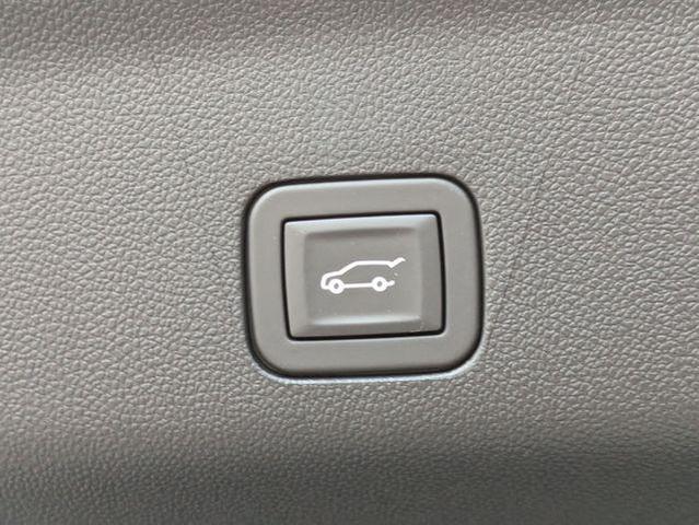 Photo of 2025 Iridescent Pearl Tricoat Chevrolet Suburban