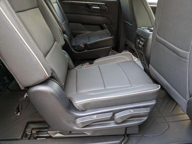 Photo of 2025 Iridescent Pearl Tricoat Chevrolet Suburban
