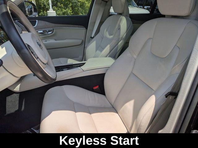 Photo of 2023 Onyx Black Metallic Volvo XC90