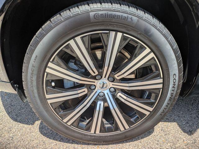 Photo of 2023 Onyx Black Metallic Volvo XC90