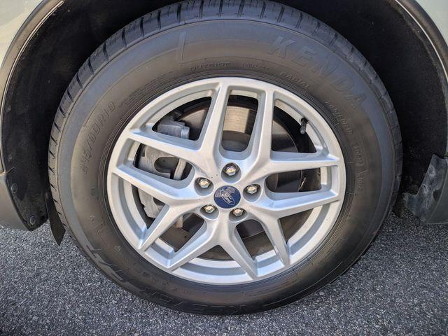 Photo of 2021 Silver Ford Edge