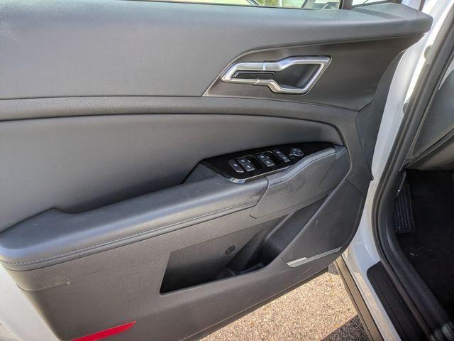 Photo of 2023 Glacial White Pearl Kia Sportage
