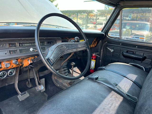 Photo of 1972 Black Ford F-250