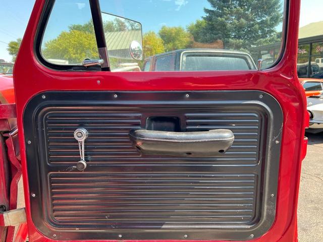 Photo of 1972 Red Ford F-250