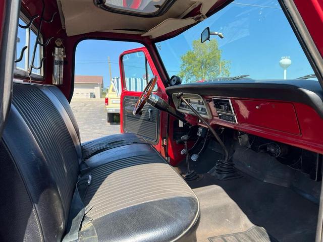 Photo of 1972 Red Ford F-250