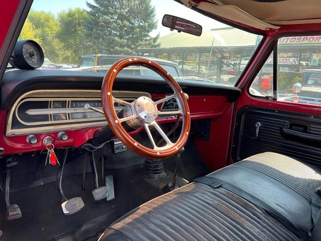 Photo of 1972 Red Ford F-250