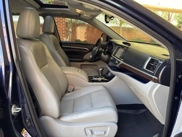Photo of 2015 Nautical Blue Metallic Toyota Highlander