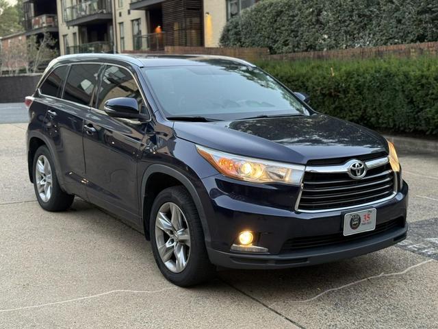 Photo of 2015 Nautical Blue Metallic Toyota Highlander