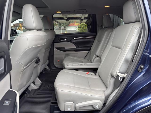 Photo of 2015 Nautical Blue Metallic Toyota Highlander