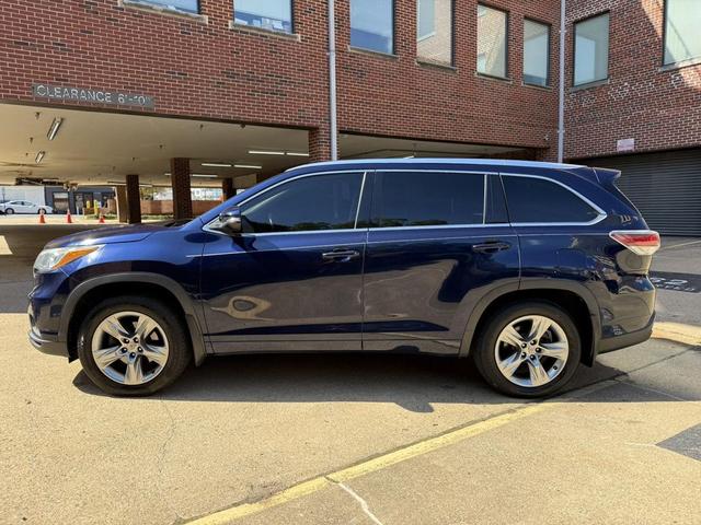 Photo of 2015 Nautical Blue Metallic Toyota Highlander
