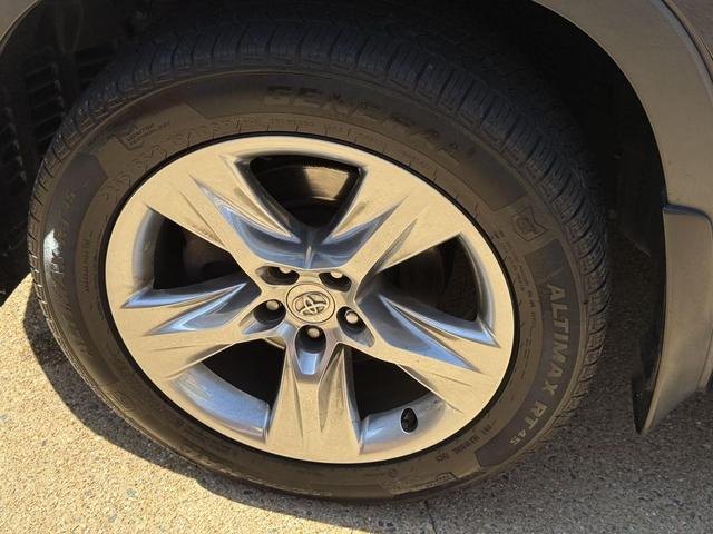 Photo of 2015 Nautical Blue Metallic Toyota Highlander