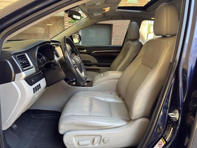 Photo of 2015 Nautical Blue Metallic Toyota Highlander