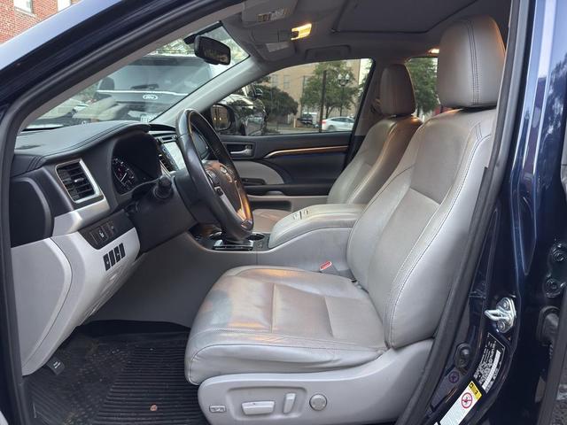 Photo of 2015 Nautical Blue Metallic Toyota Highlander