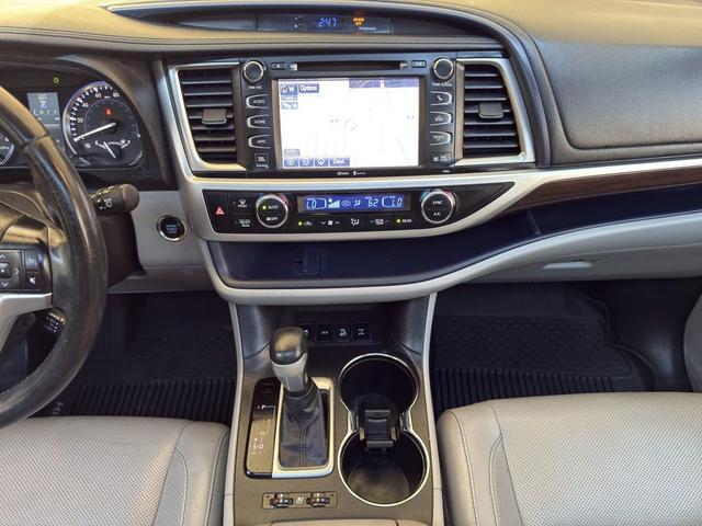Photo of 2015 Nautical Blue Metallic Toyota Highlander